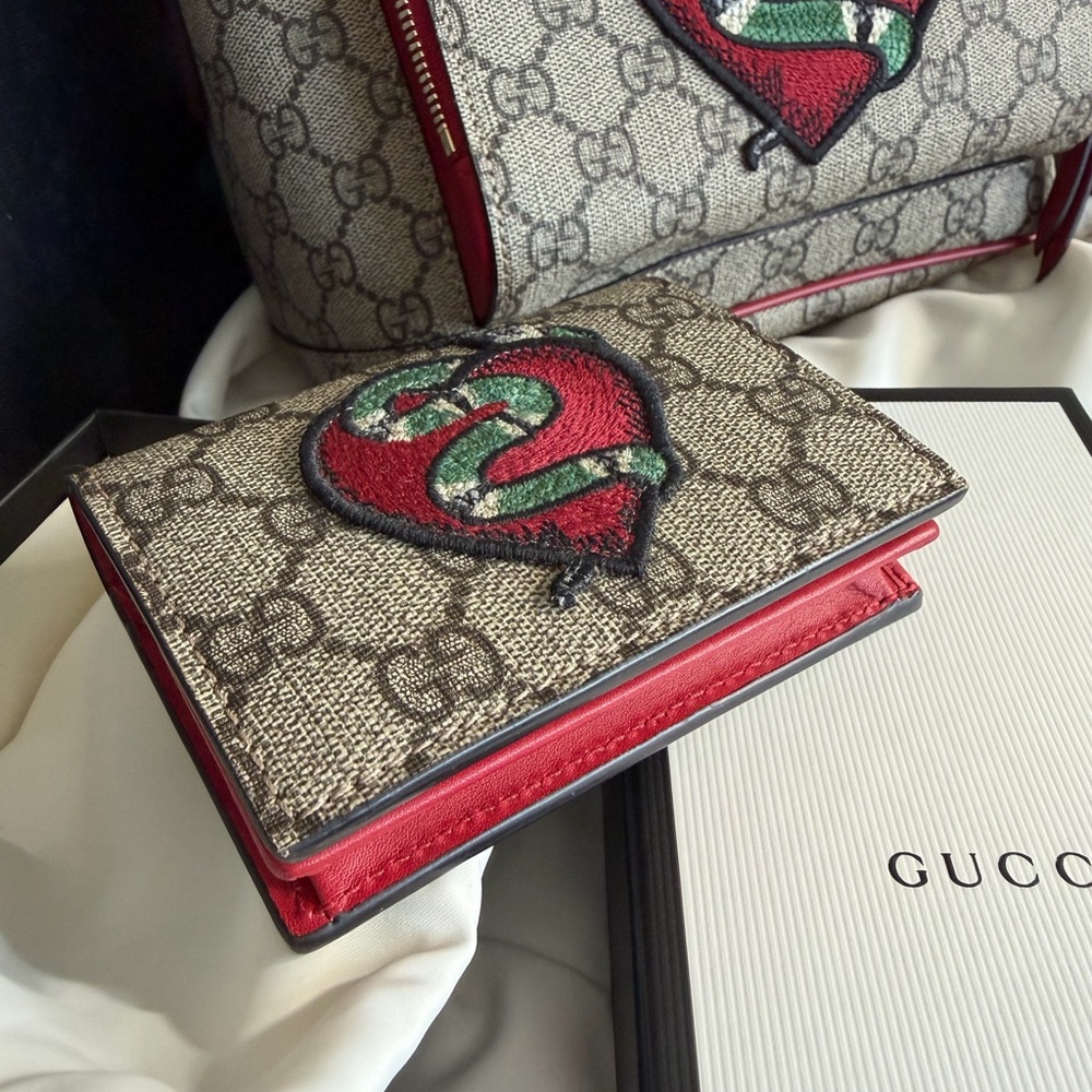 An authentic limited edition Gucci Backpack w/match wallet never used preowned - Picture 9 of 15